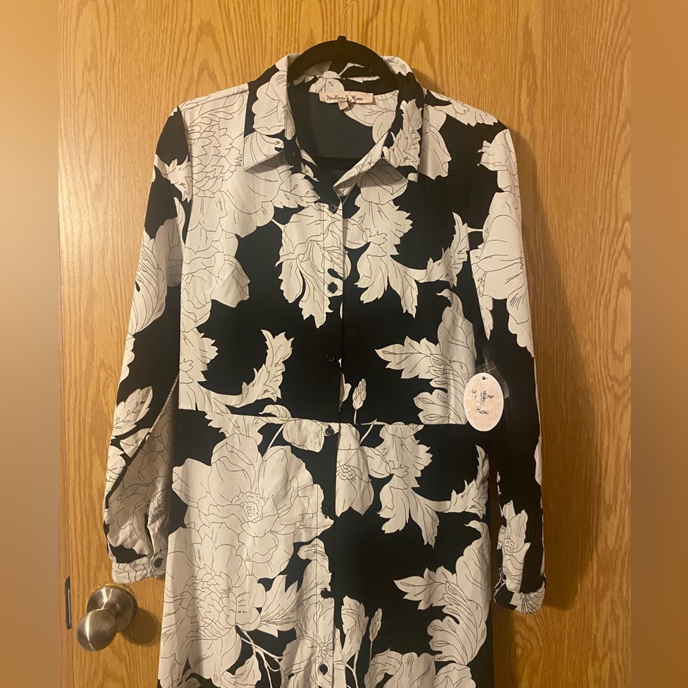 Elegant Black and White Floral Dress - Picture 5 of 5